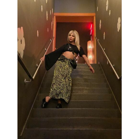 SID NEIGUM Black Cropped One Long Sleeve Asymmetric Party Top size 8 - Picture 11 of 15